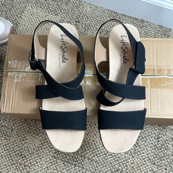 Lifestride • Women's Sincere Wedge Sandal • Blackk/Tan • Size 9M - Picture 11 of 17